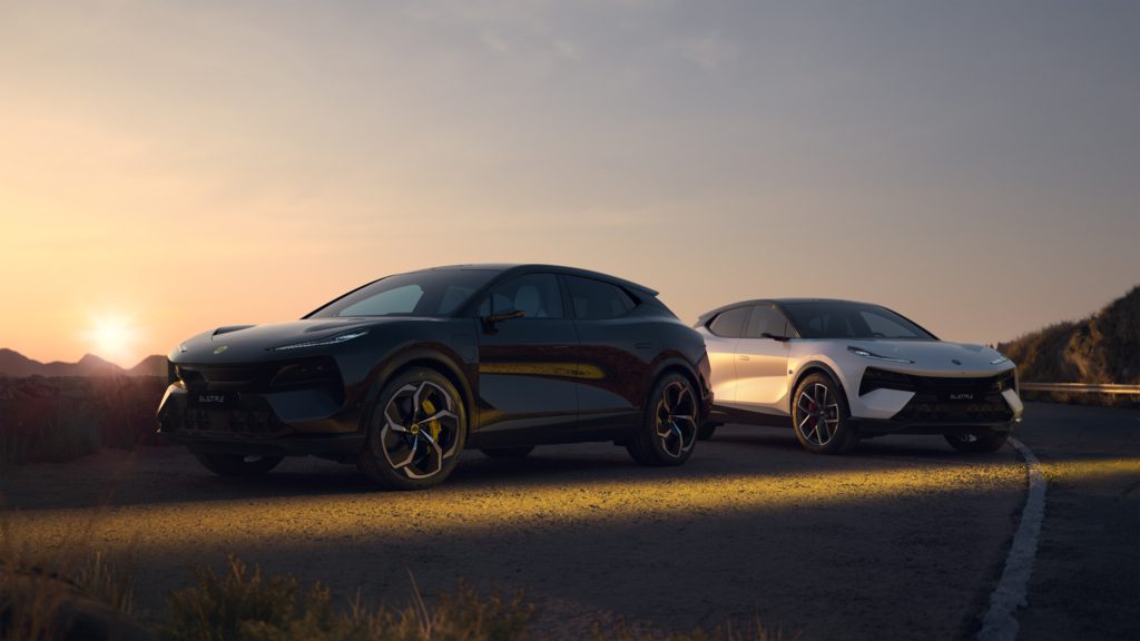 A Lotus Eletre 600 in Black and an Eletre 900 in White parked alongside each other.