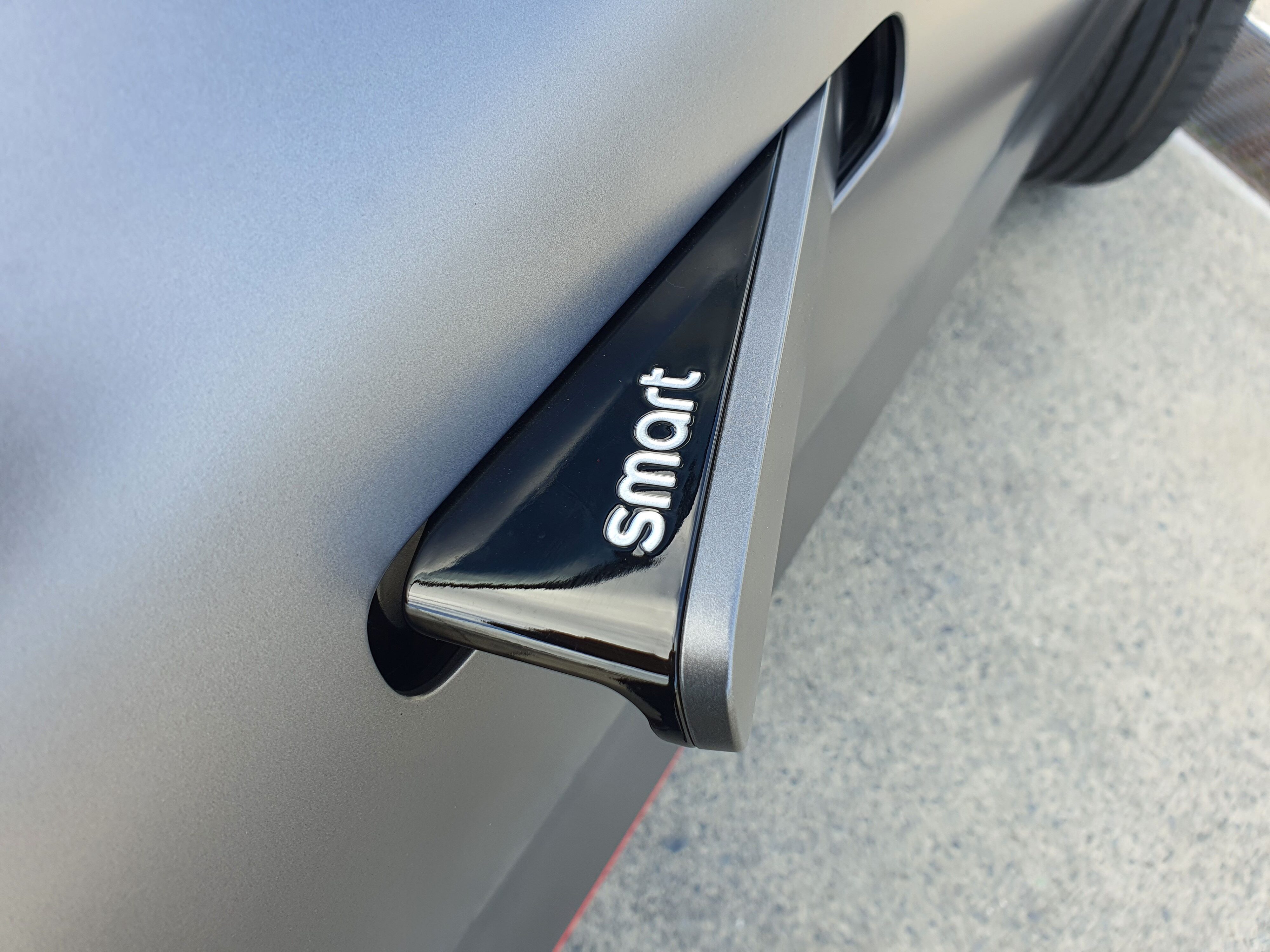 Pop out smart branded door handles on a 2025 smart #3 Brabus in matte grey.