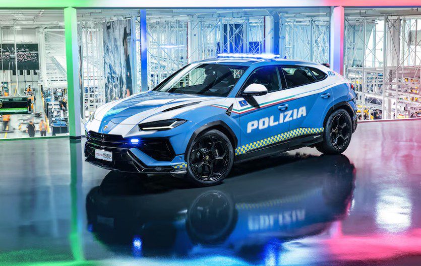 Italian cops transplant kidney 700km at 145km/h avg in Lambo