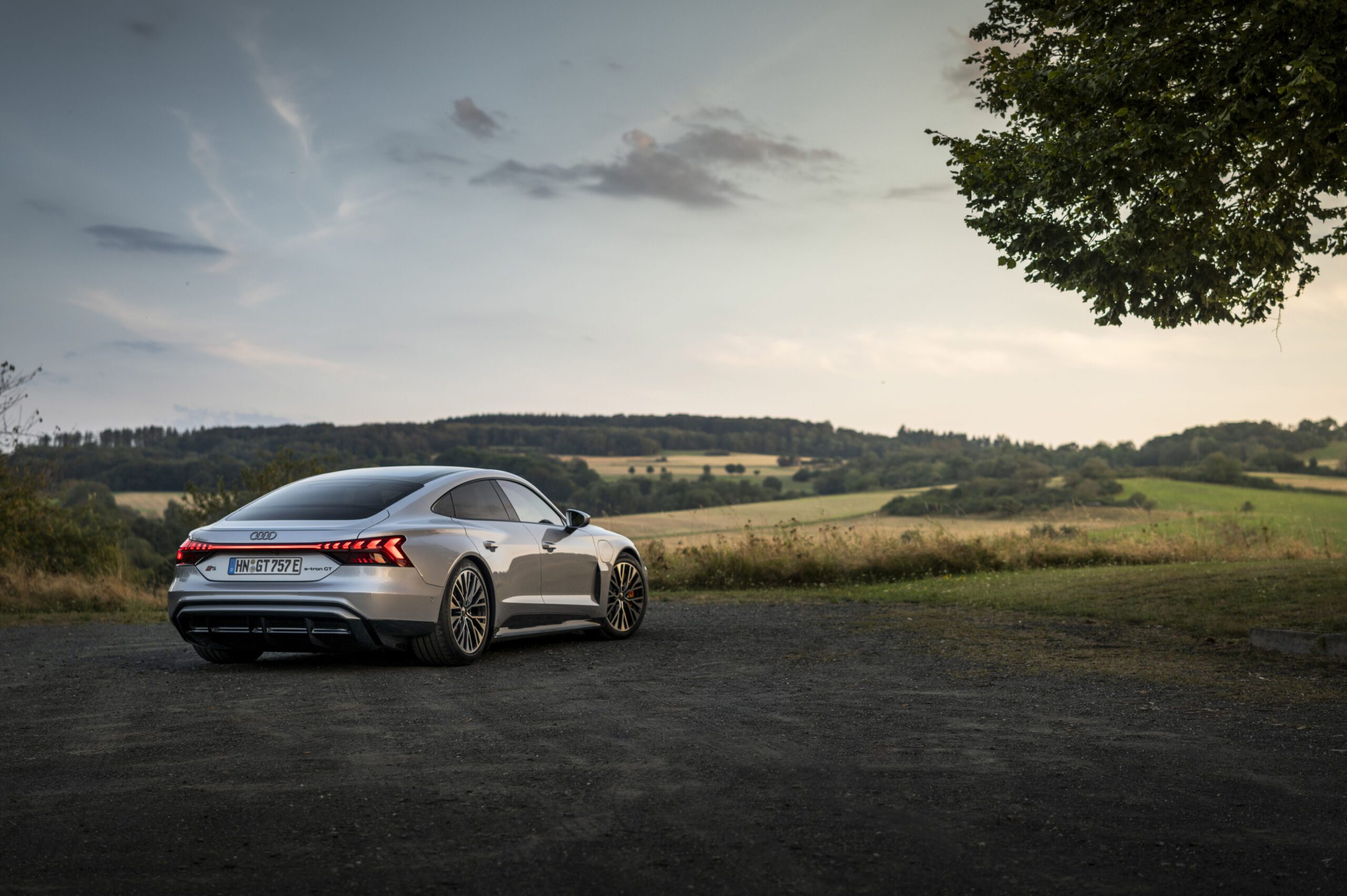 New 680kW Audi RS e-tron GT Redefines Electric Insanity