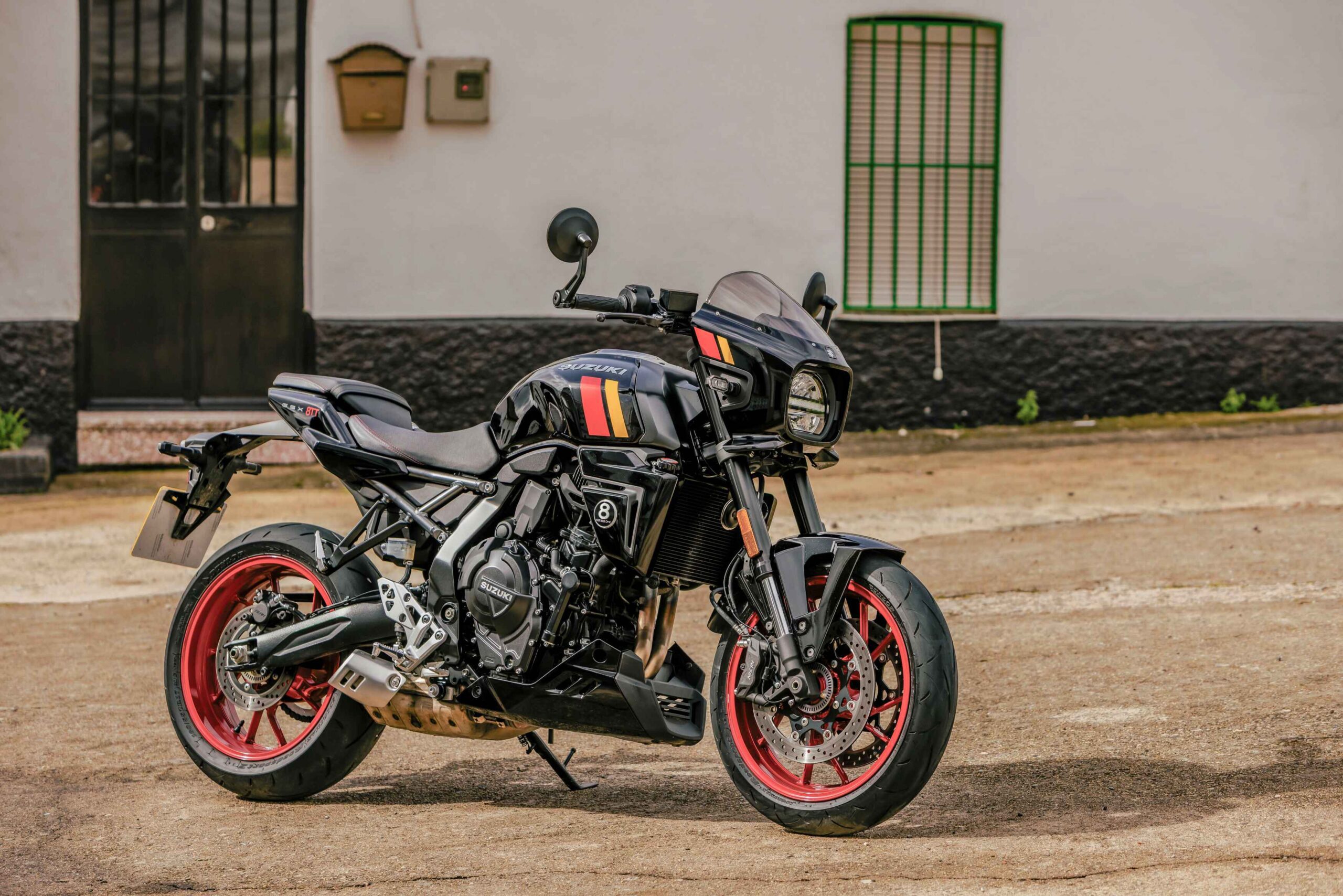 Suzuki's New Twins - Retro Looks Without the Retro Leaks