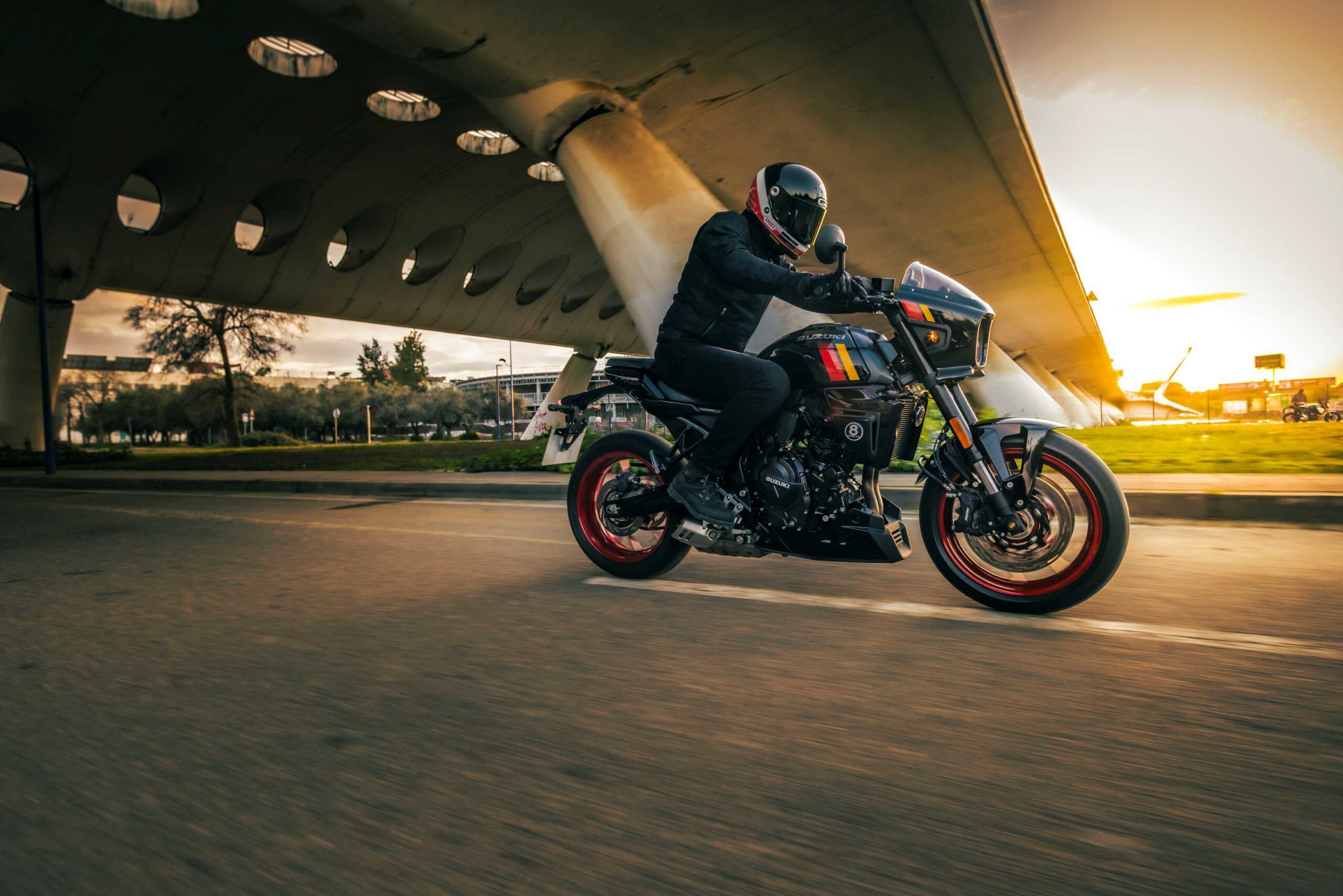 Suzuki's New Twins - Retro Looks Without the Retro Leaks