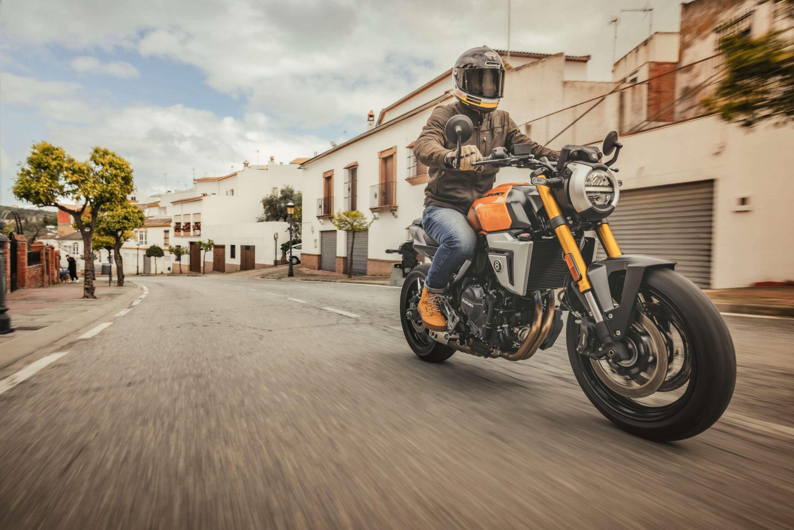 Suzuki's New Twins - Retro Looks Without the Retro Leaks
