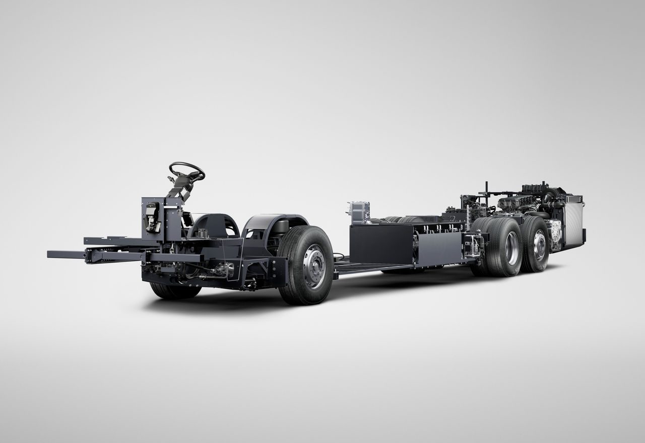 Scania Super-Charges the Future - New Combustion and PHEV Powertrains Revealed