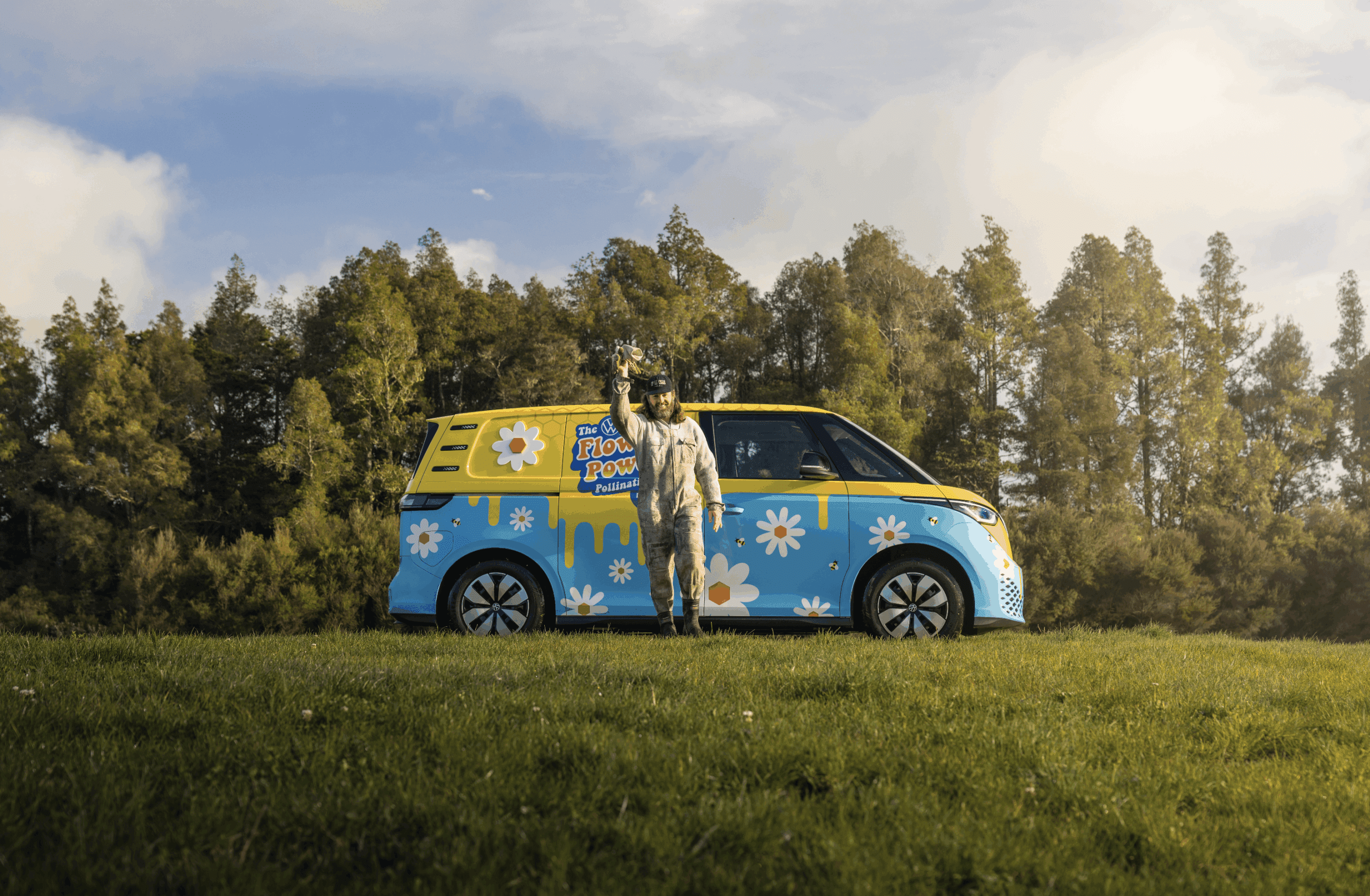 120,000 Bees Bring the Flower Power in New Zealand’s First Mobile Hive