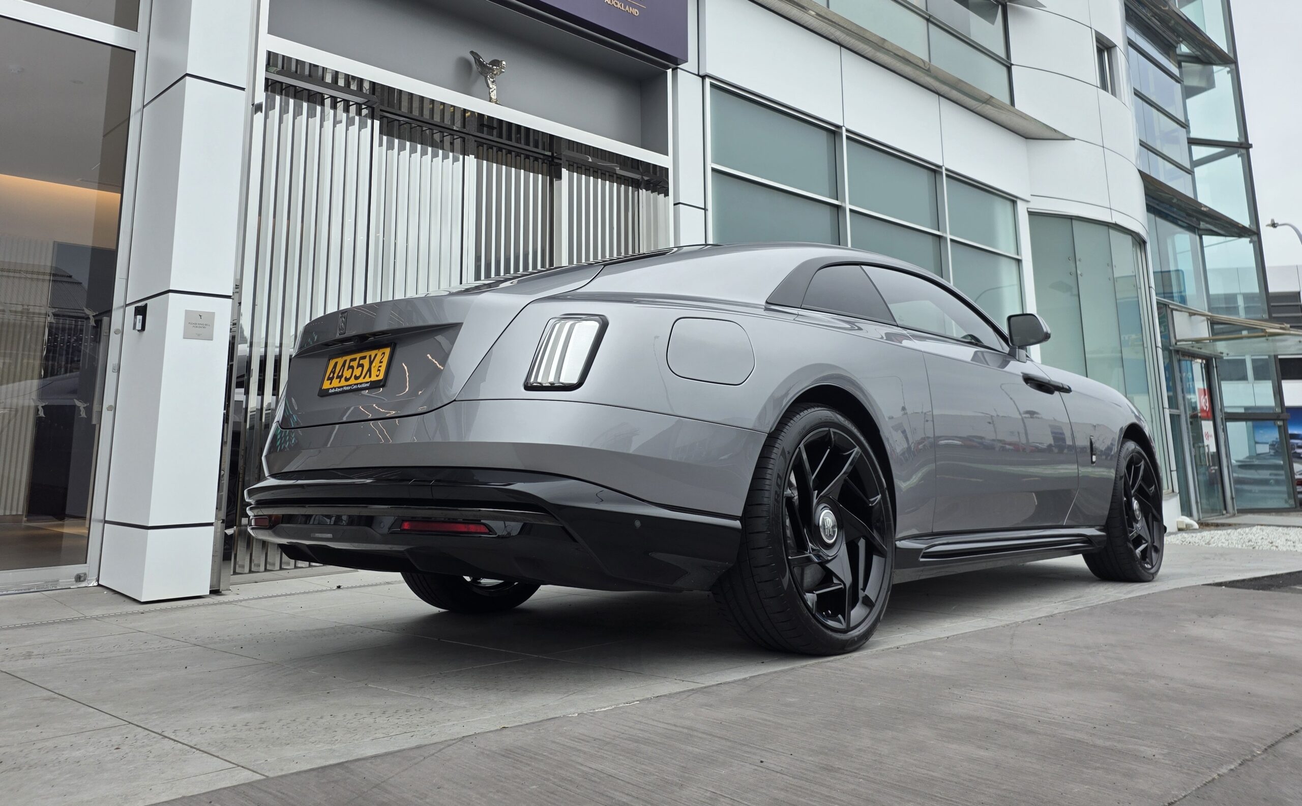 Rolls-Royce Black Badge Spectre Review - The Silent Vandal of Luxury