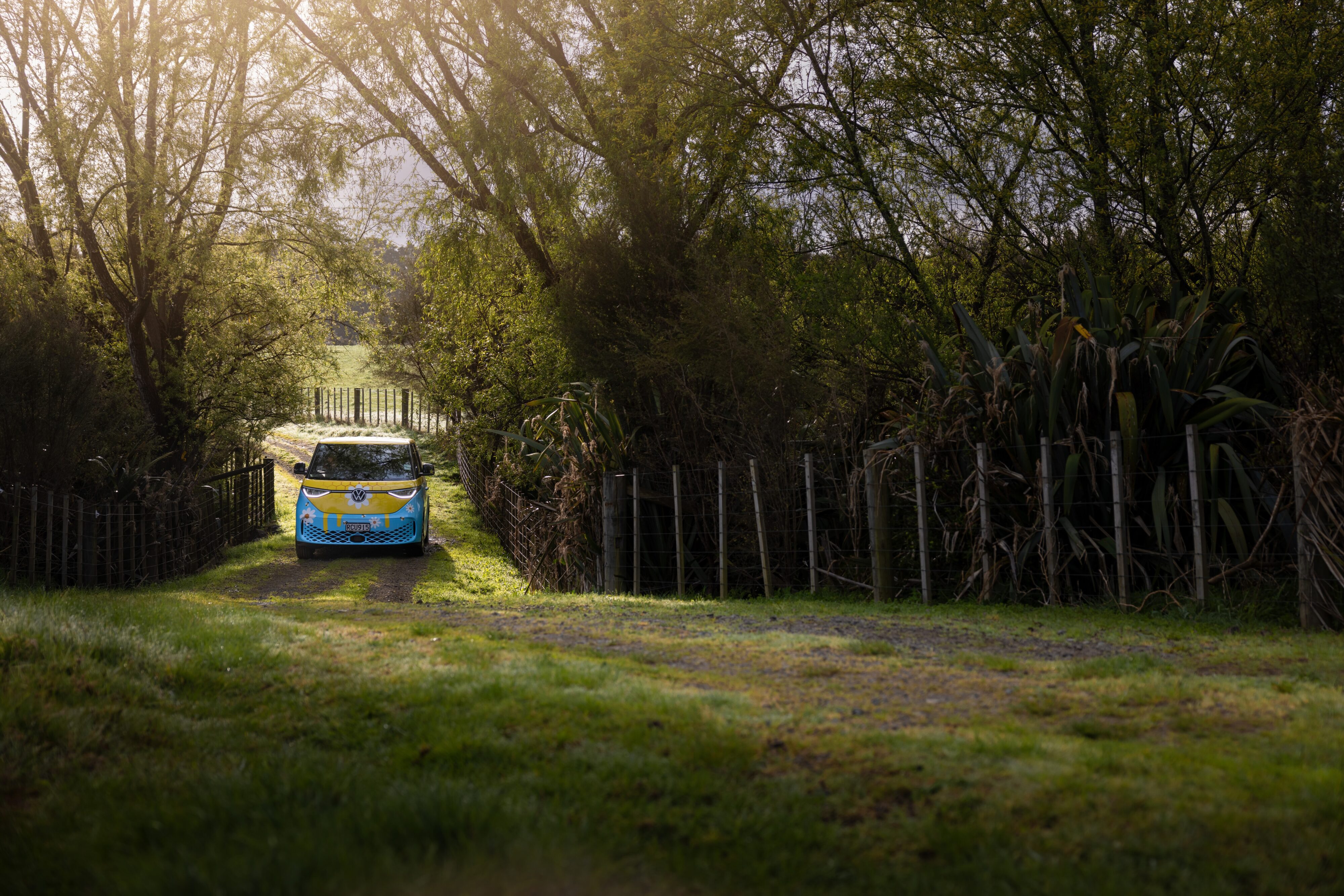 120,000 Bees Bring the Flower Power in New Zealand’s First Mobile Hive
