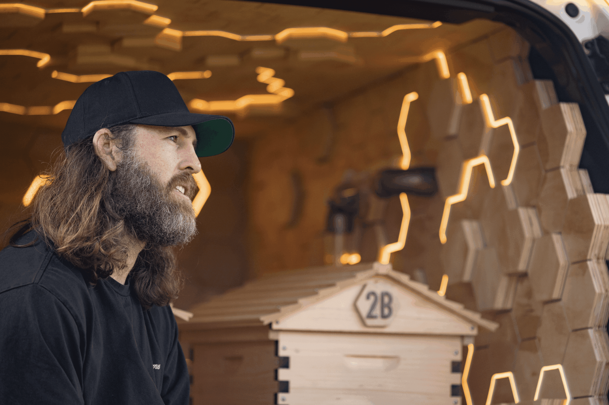 120,000 Bees Bring the Flower Power in New Zealand’s First Mobile Hive
