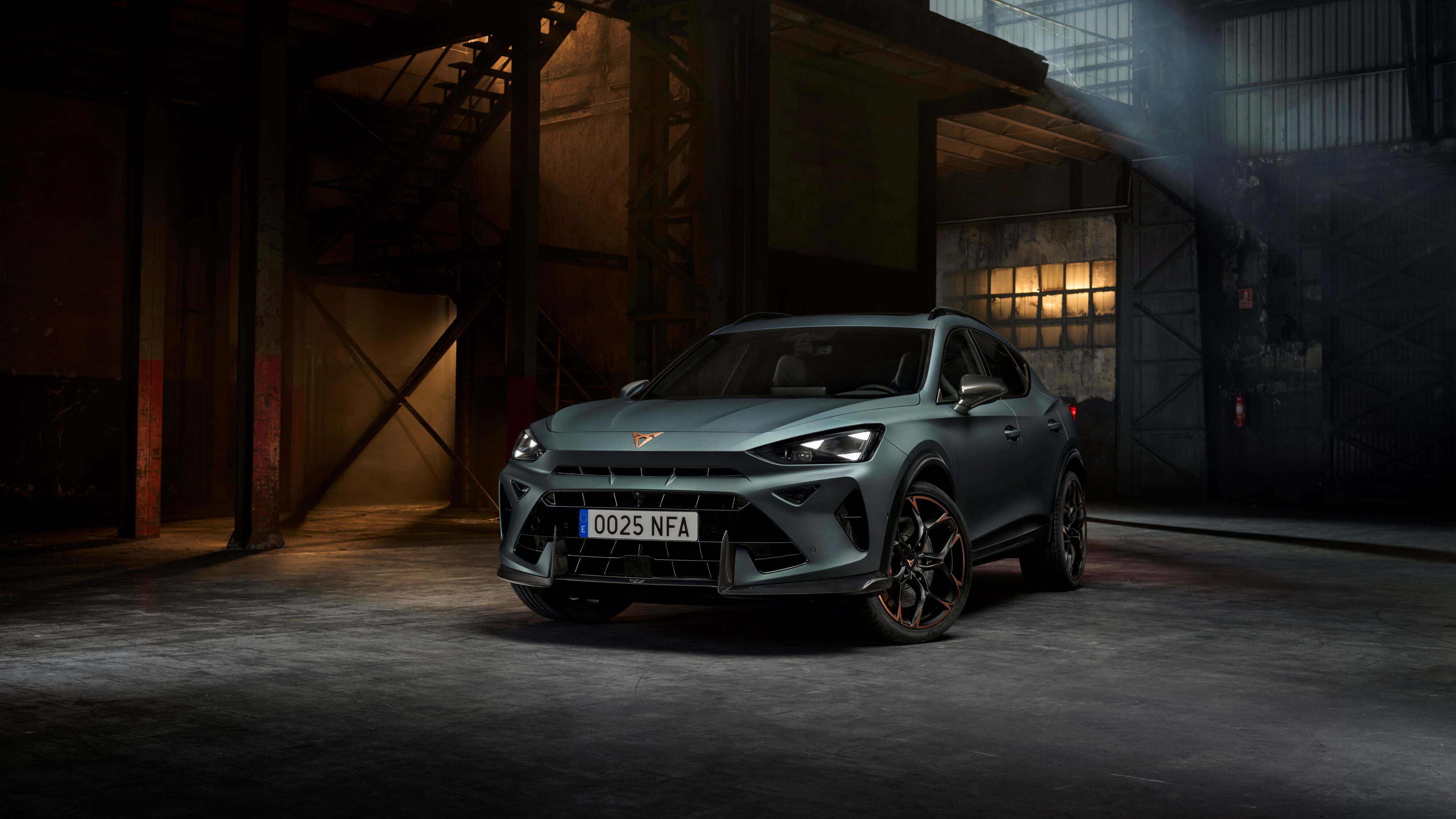 Front three quarters view of a Cupra Formentor VZ5.