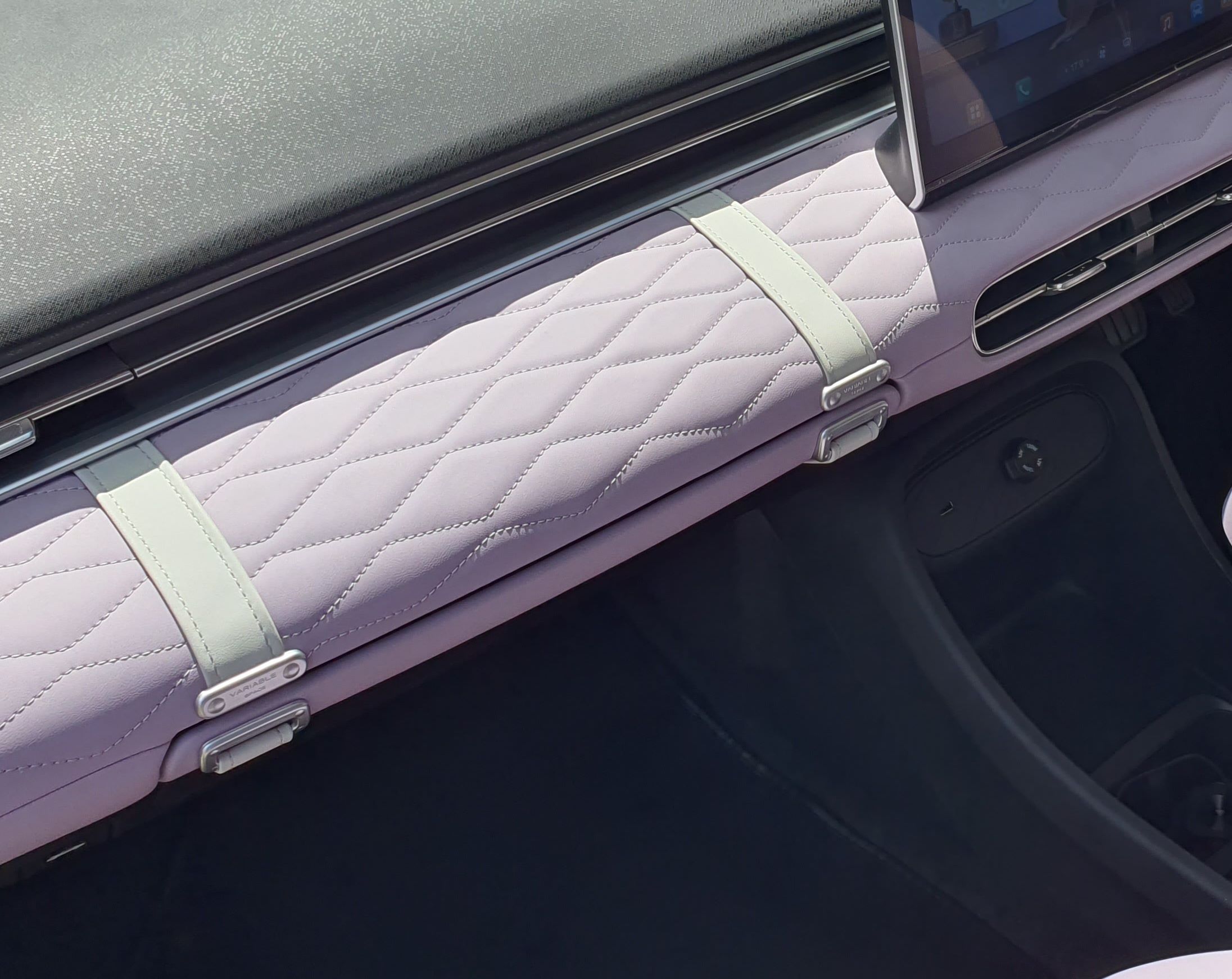 A photo of the 'French bag' style detailing on the dashboard of a 2025 Dongfeng Box.