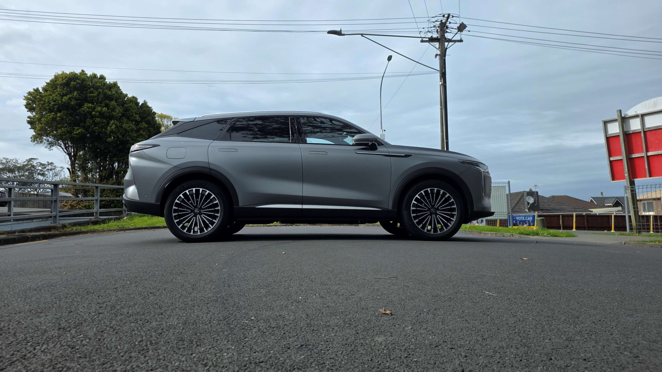 Omoda 9 SHS Review - The Frugal yet Fancy, Family SUV