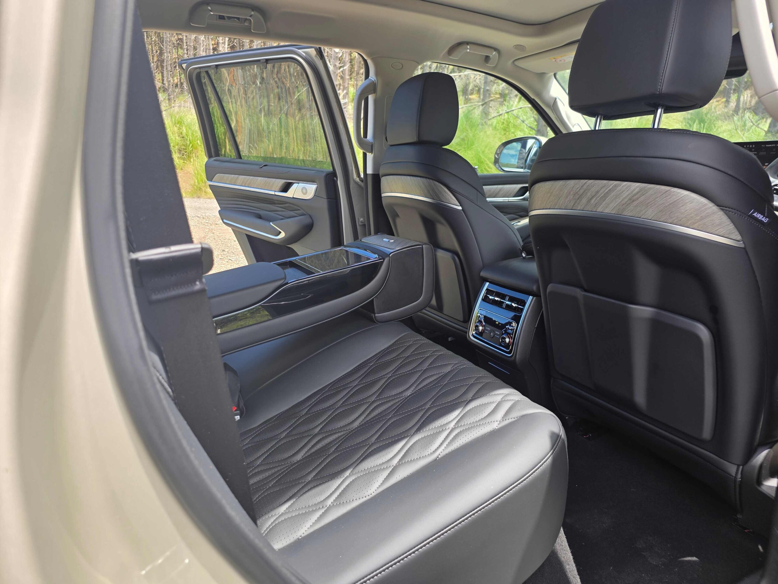 GWM Tank 500 Hi4-T PHEV Review - Luxury Meets Off-Road Prowess 