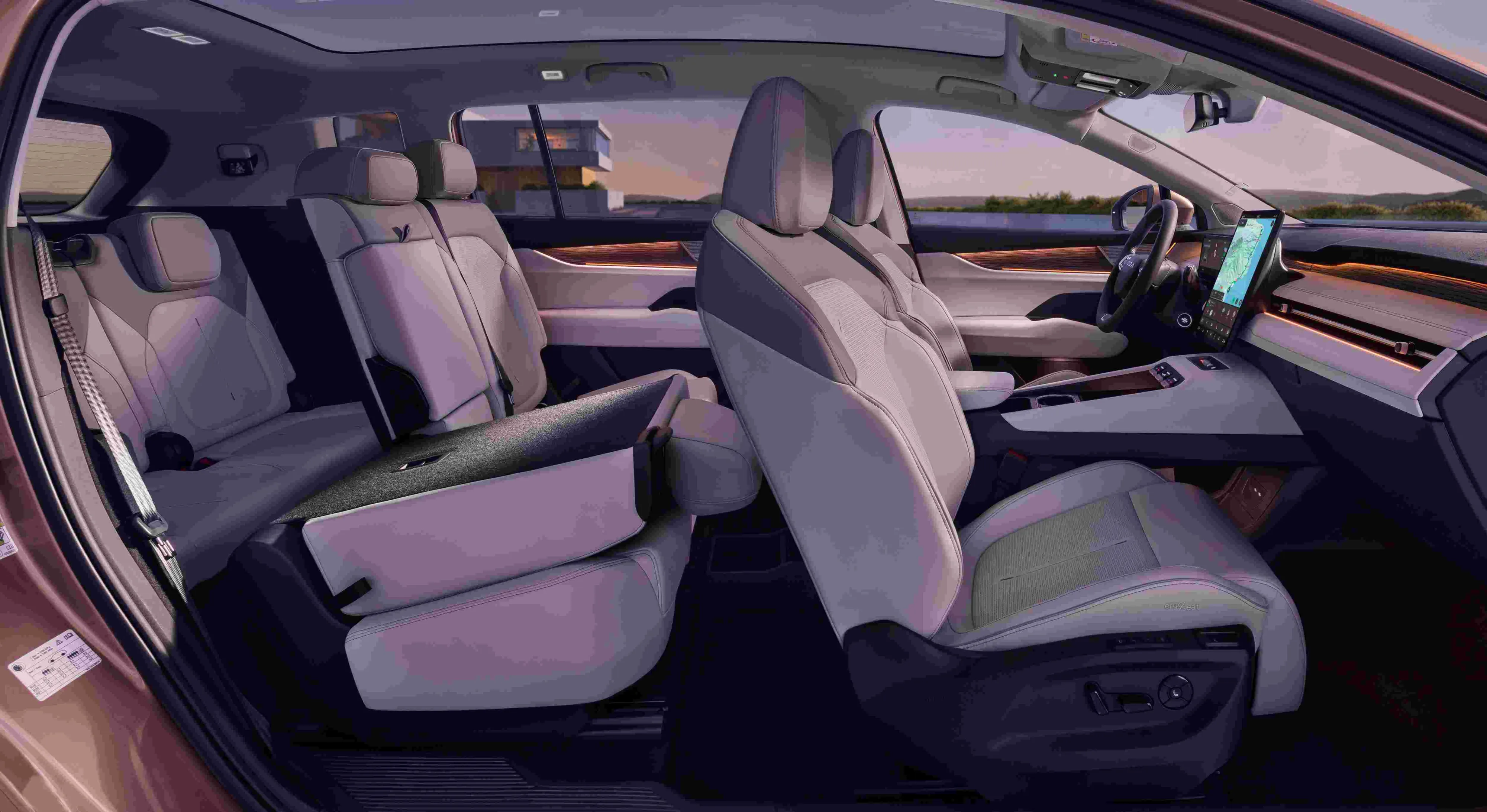 The World Finally Meets the New 7 Seater Škoda Peaq 640km EV
