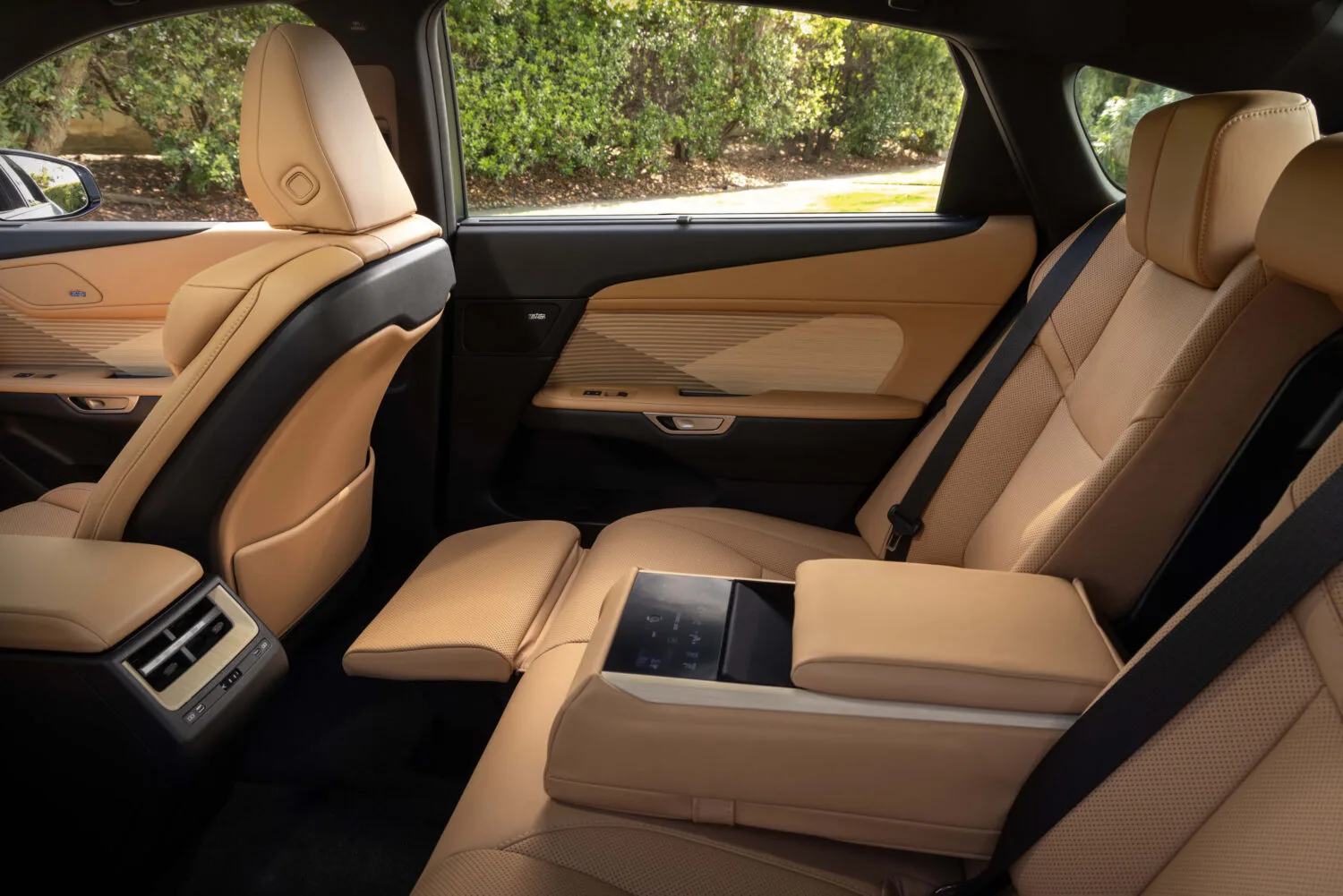 Lexus Redesigns the 2026 ES With New BEV Options and a Longer Body
