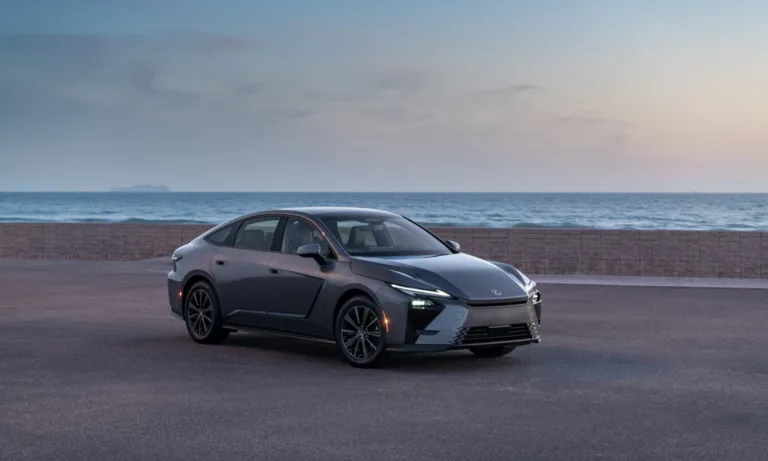 Lexus Redesigns the 2026 ES With New BEV Options and a Longer Body
