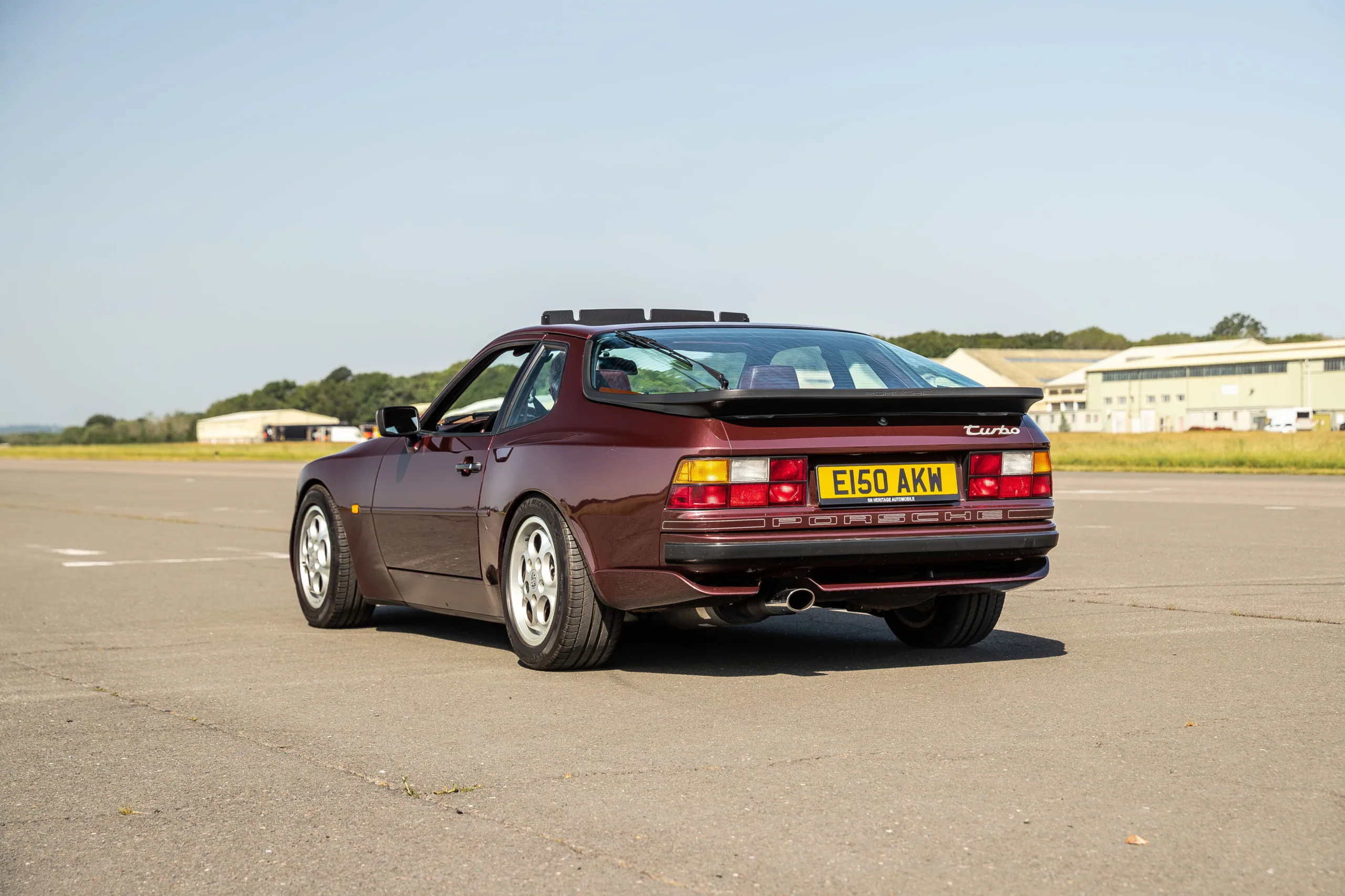 Škoda Elroq vRS vs 1980s Supercars