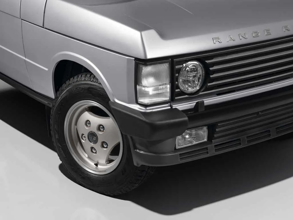 Range Rover Pairs Restored 1993 Classic with New SV Ultra for Pebble Beach Auction
