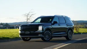 Front left three quarters view of a 2026 Hyundai Palisade Calligraphy in Ecotronic Grey Pearl. Photo taken by Harry de Souza.