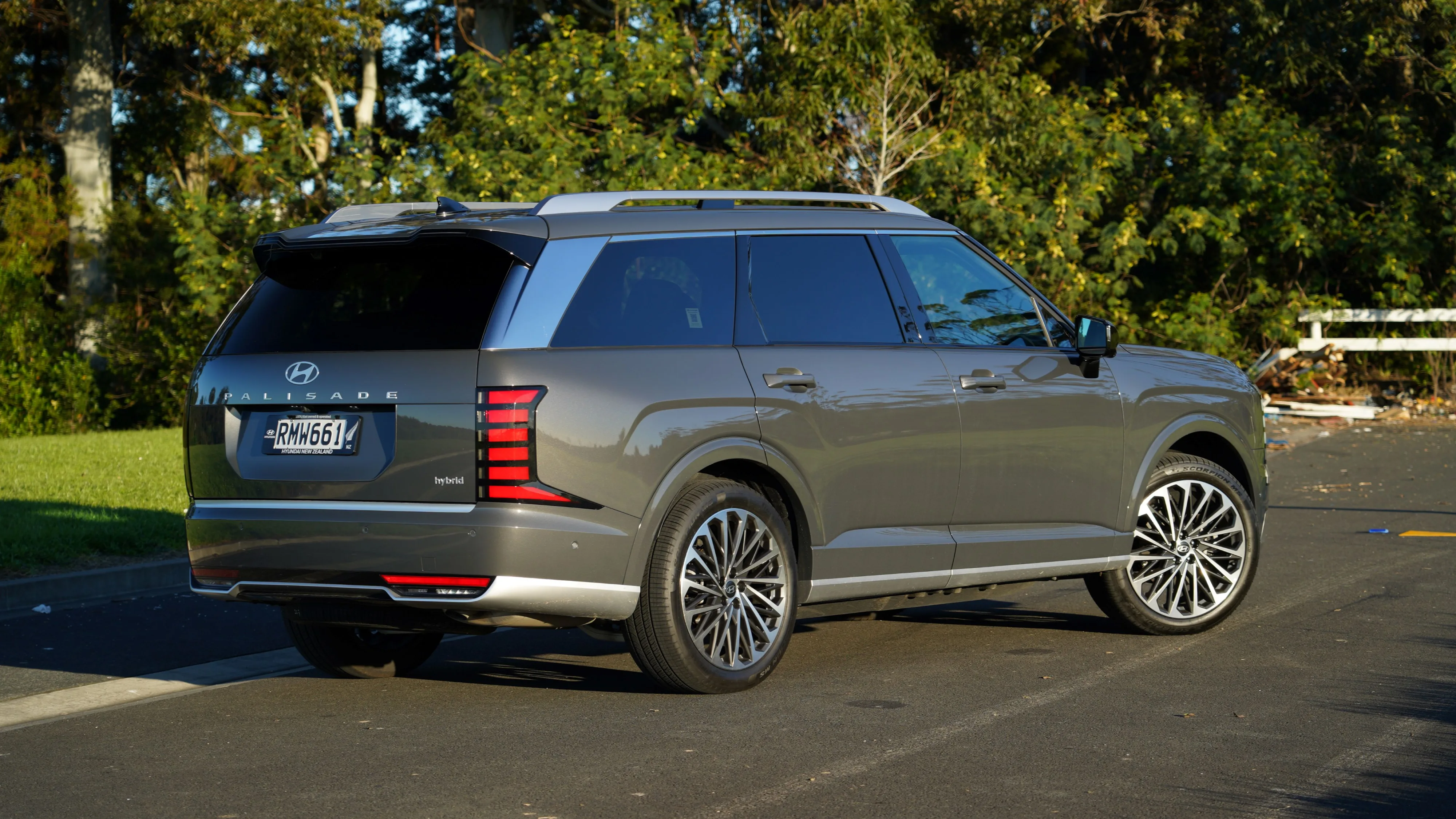 Rear right three quarters view of a 2026 Hyundai Palisade Calligraphy in Ecotronic Grey Pearl. Photo taken by Harry de Souza.