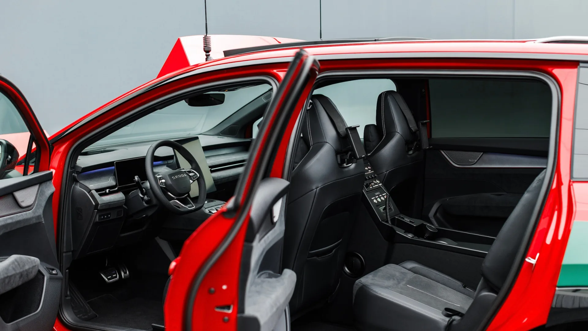 Škoda Peaq Takes Over as Tour de France Race Director's Car for the First Time