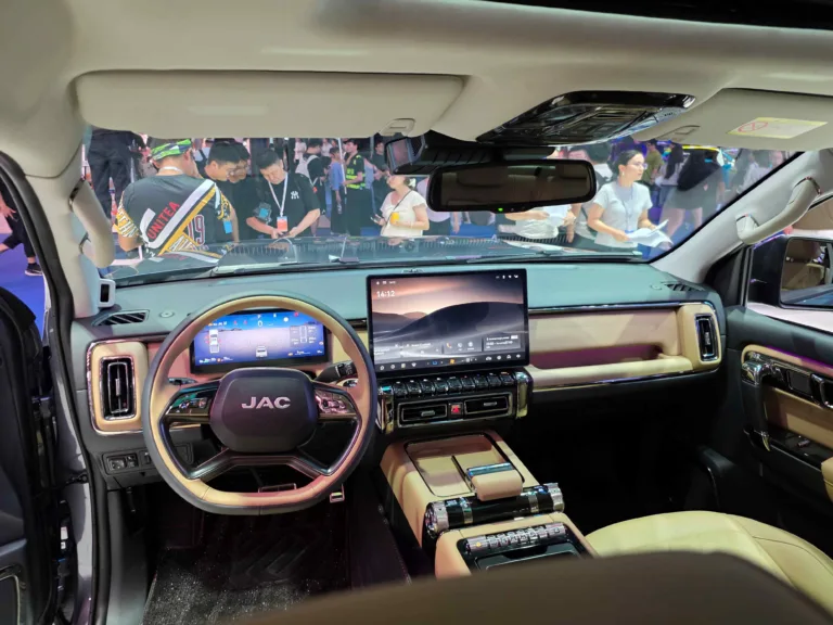 JAC Shows Off New T9 Ute PHEV Interior - and it's Stunning