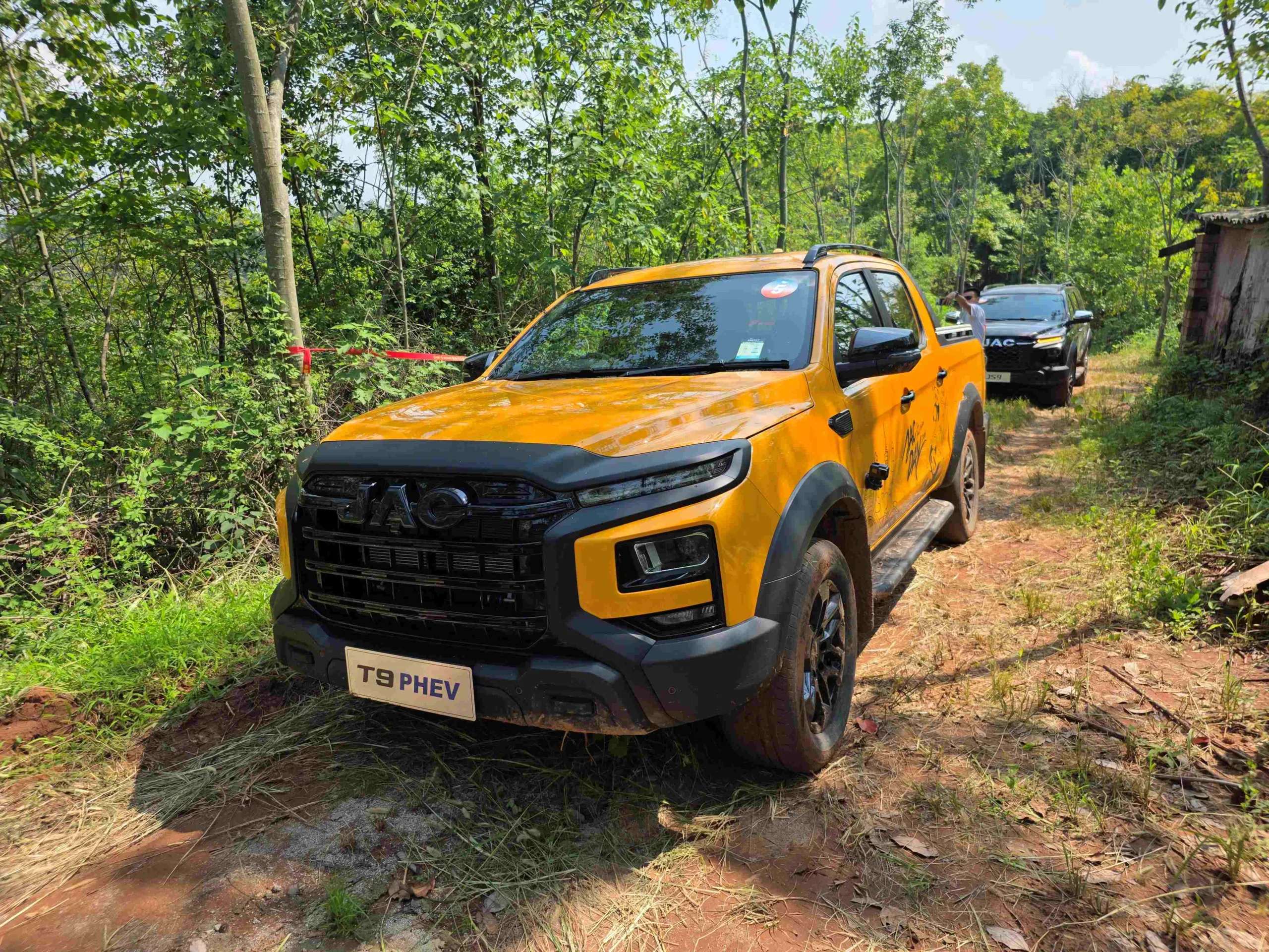 JAC T9 PHEV First Off-Road Drive - In China