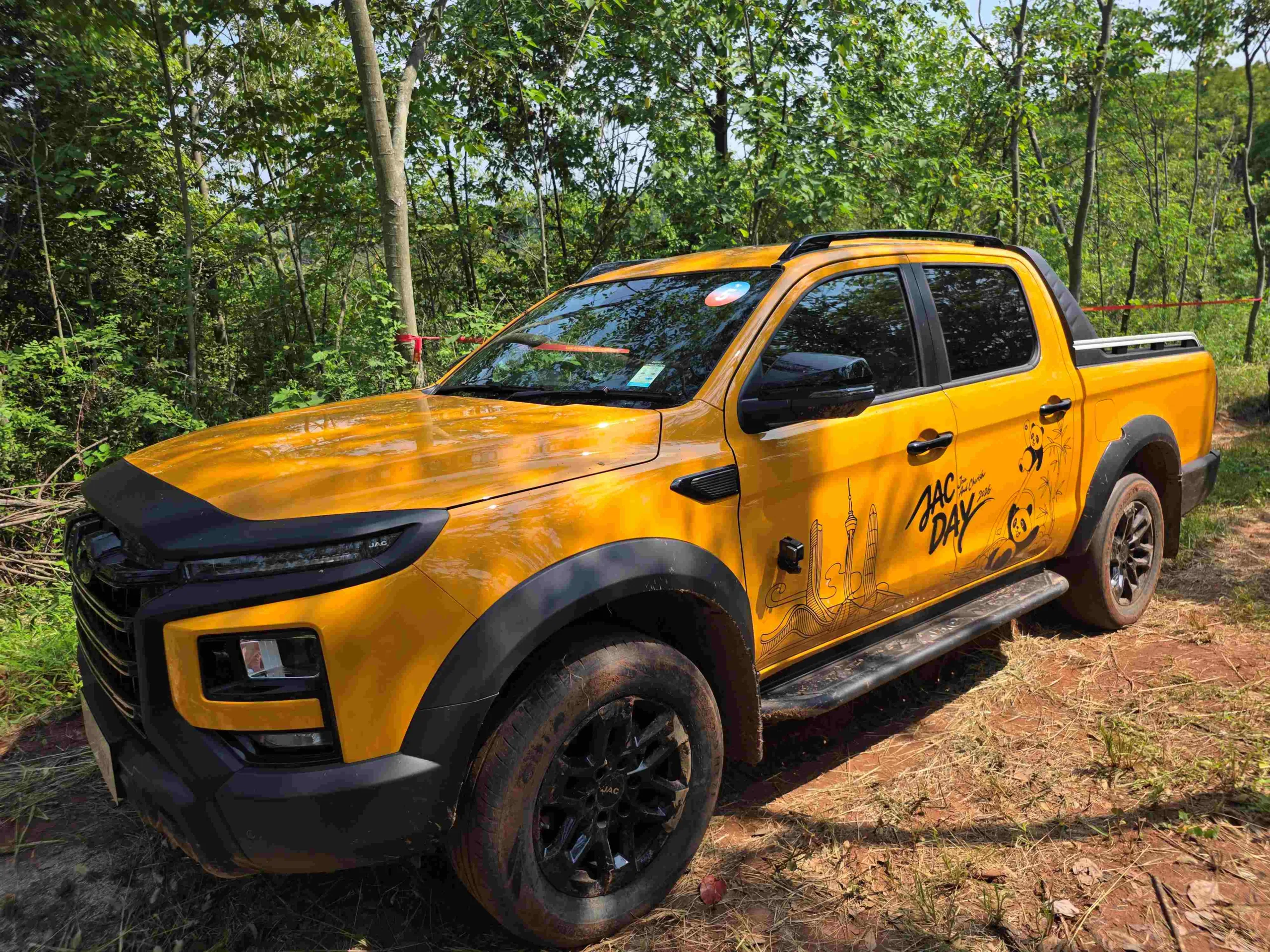 JAC T9 PHEV First Off-Road Drive - In China