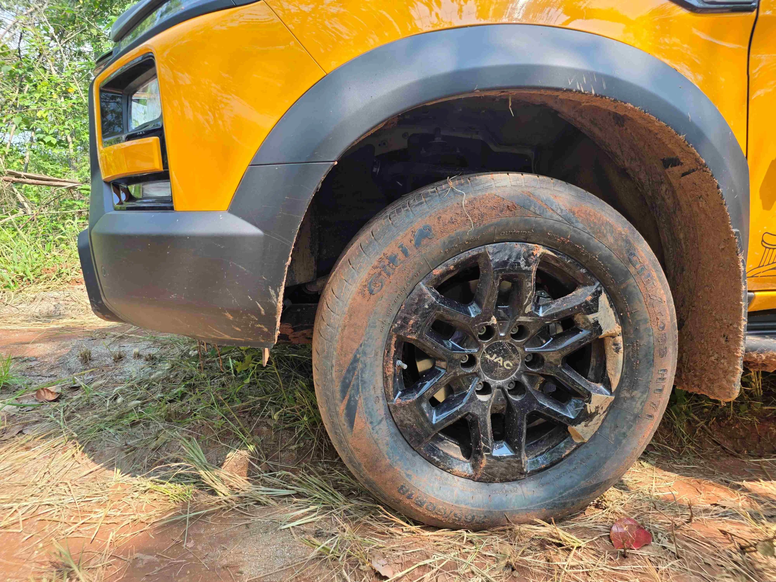 JAC T9 PHEV First Off-Road Drive - In China