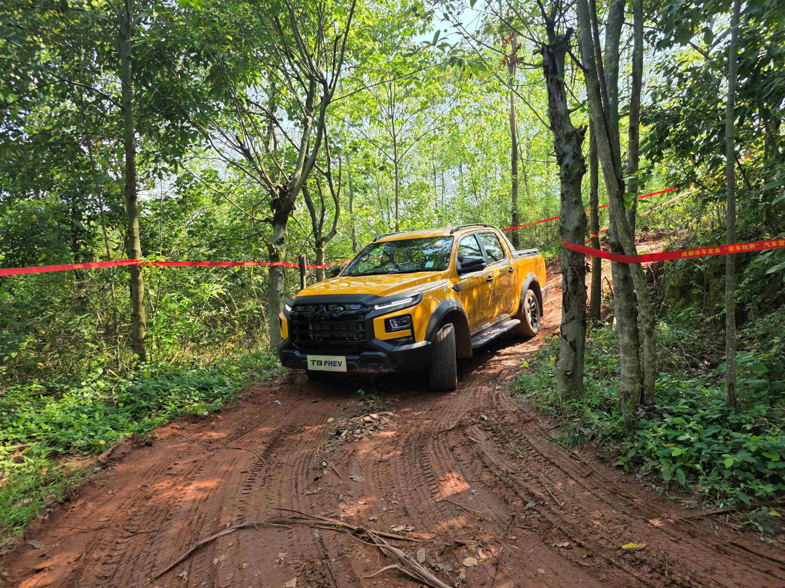 JAC T9 PHEV First Off-Road Drive - In China