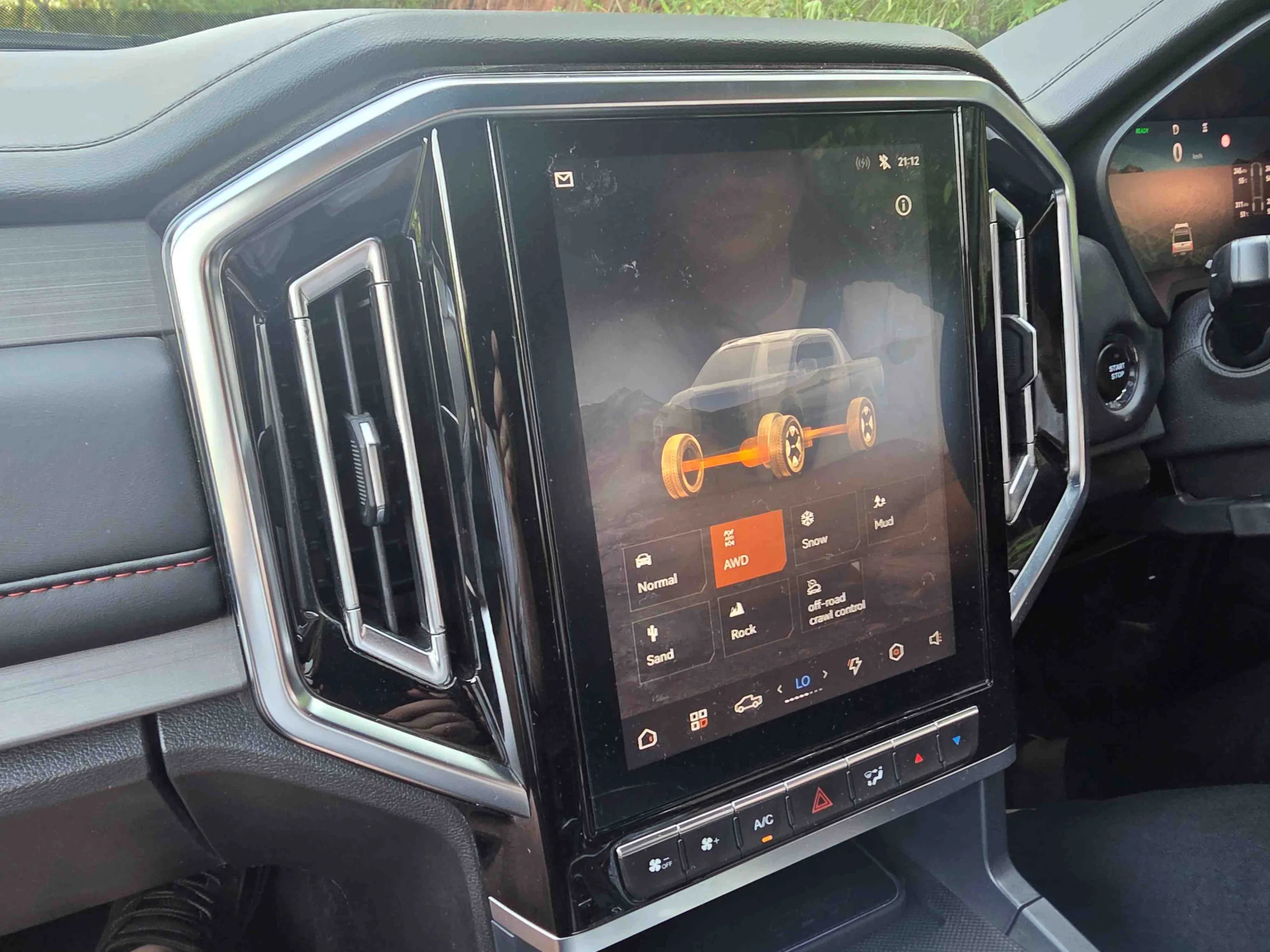 JAC T9 PHEV First Off-Road Drive - In China