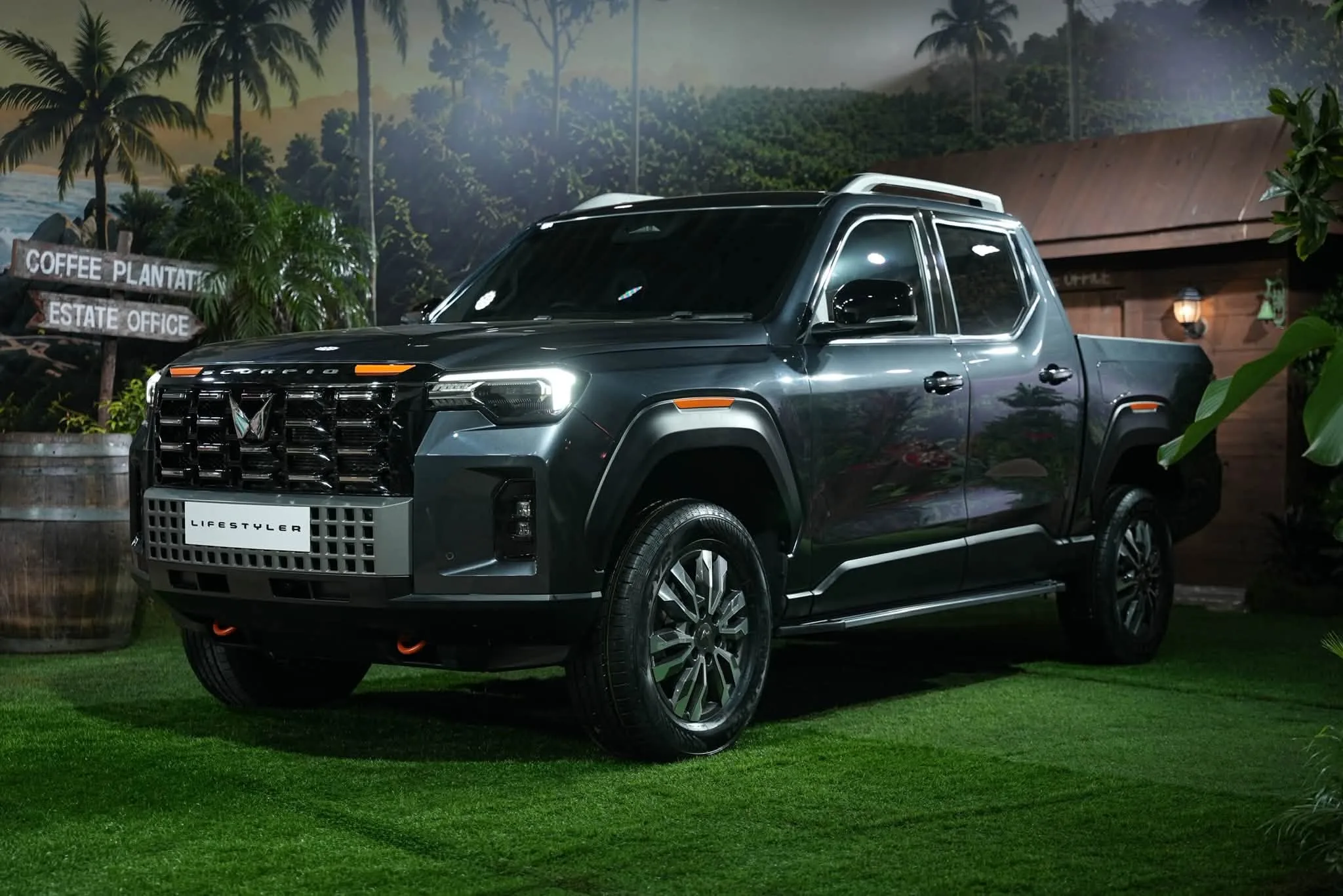 Mahindra Lifestyler - The Pickup Truck That's Both Payload AND Playload