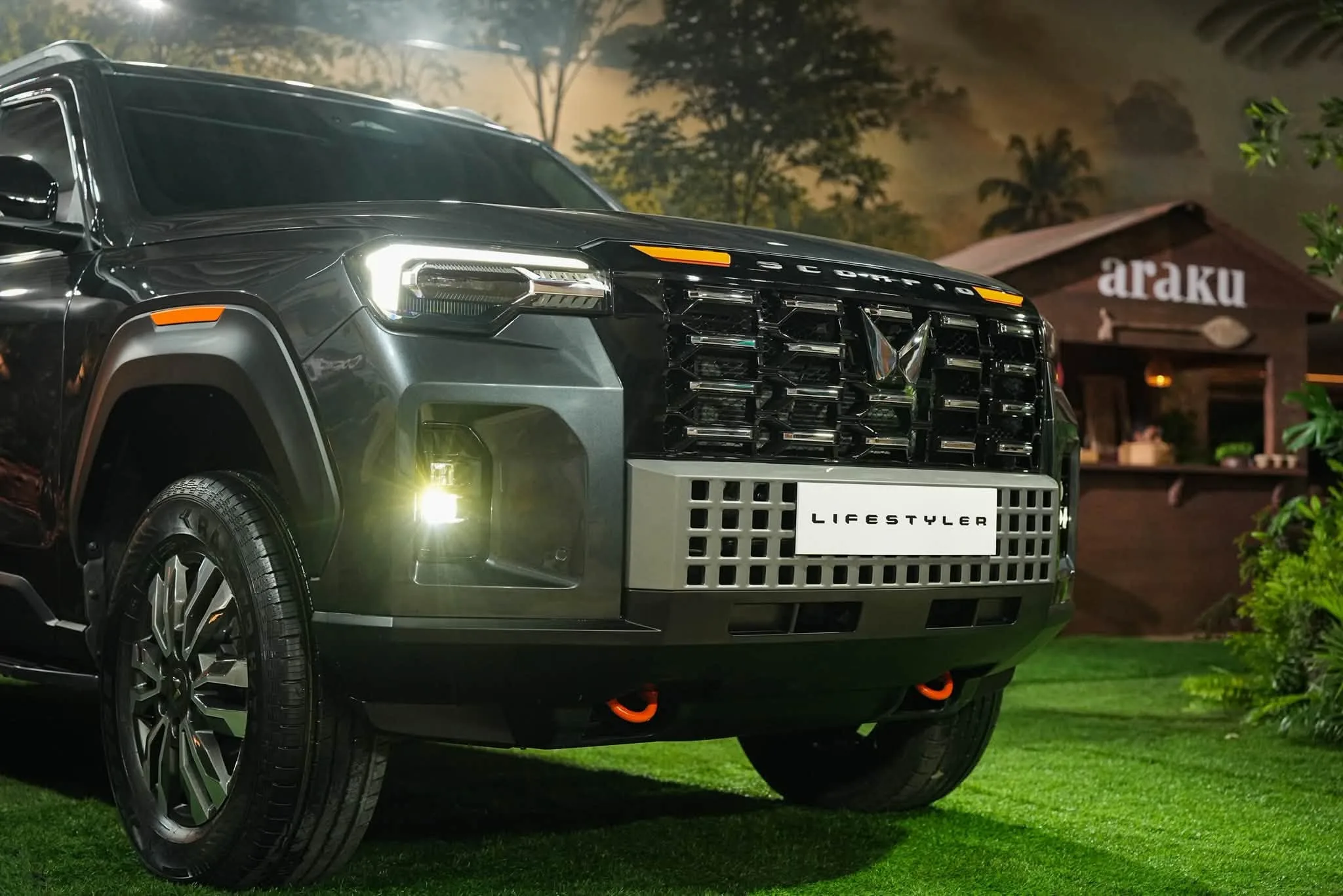 Mahindra Lifestyler - The Pickup Truck That's Both Payload AND Playload