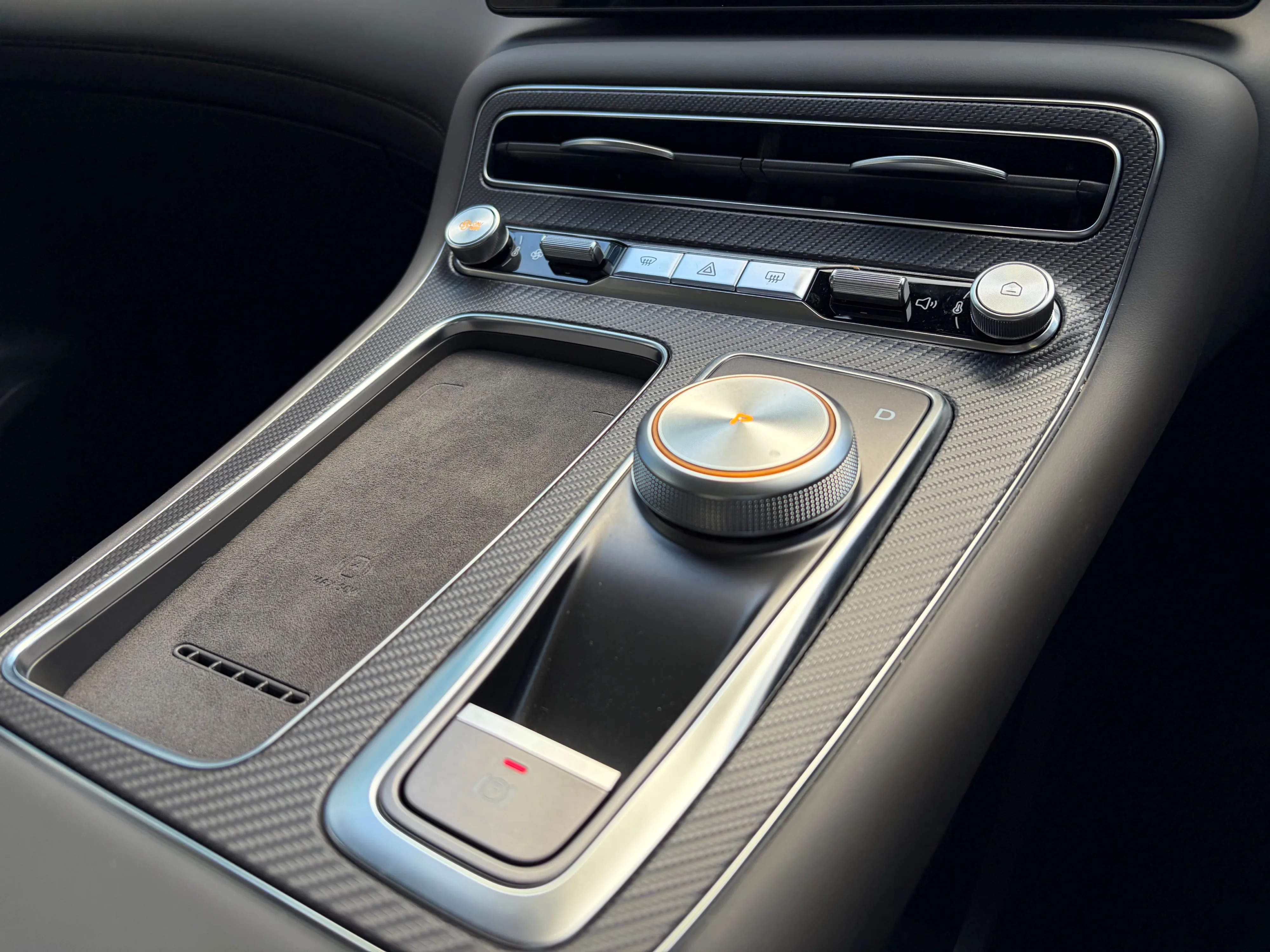 The centre console of a 2026 MG S6 EV RWD.