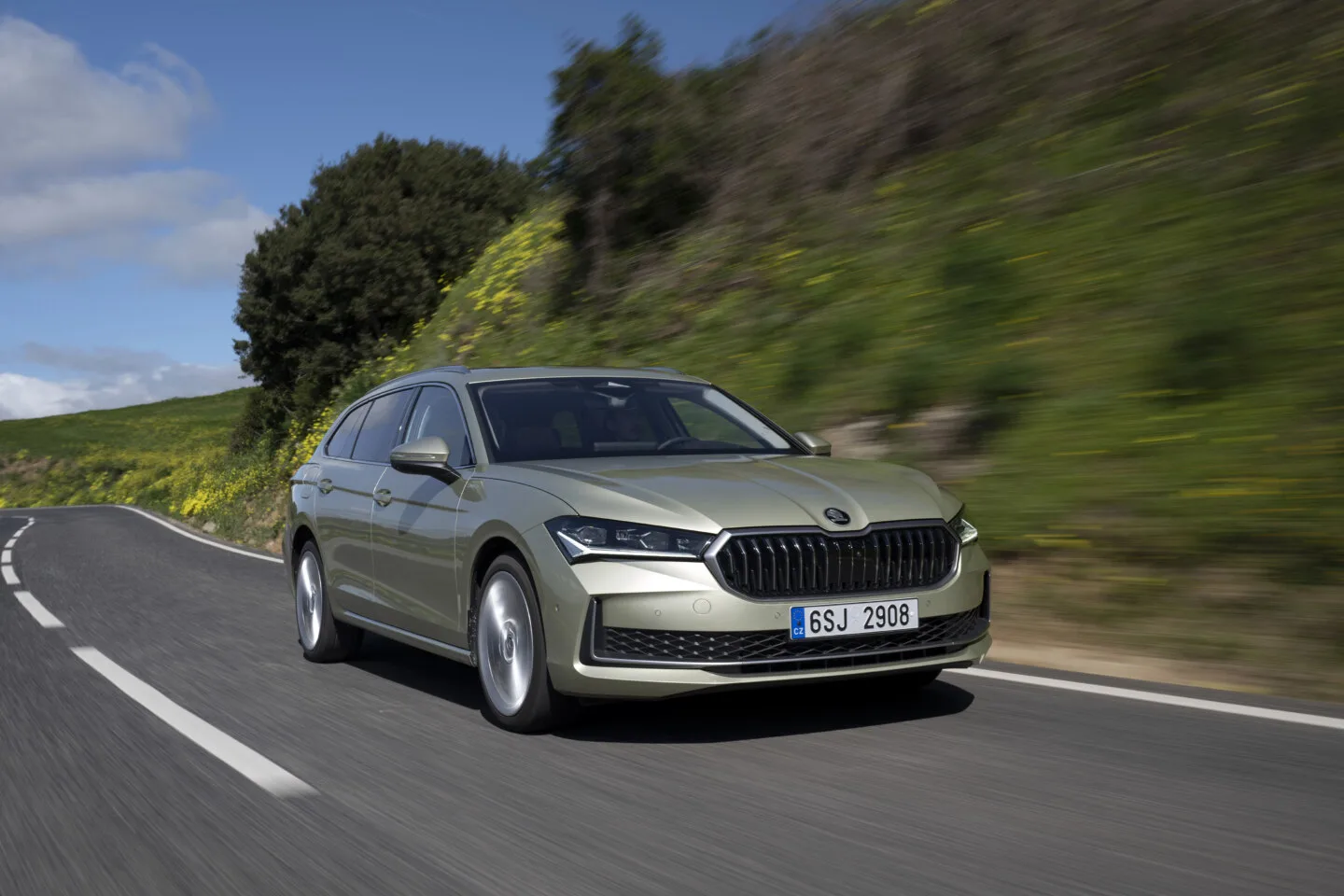 Rolling front three quarters photo of a fourth generation Skoda Superb Combi.