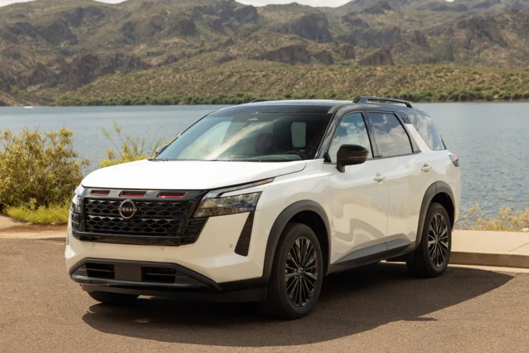 Nissan Marks 40 Years of the Pathfinder With a Burgundy-Trimmed Special Edition