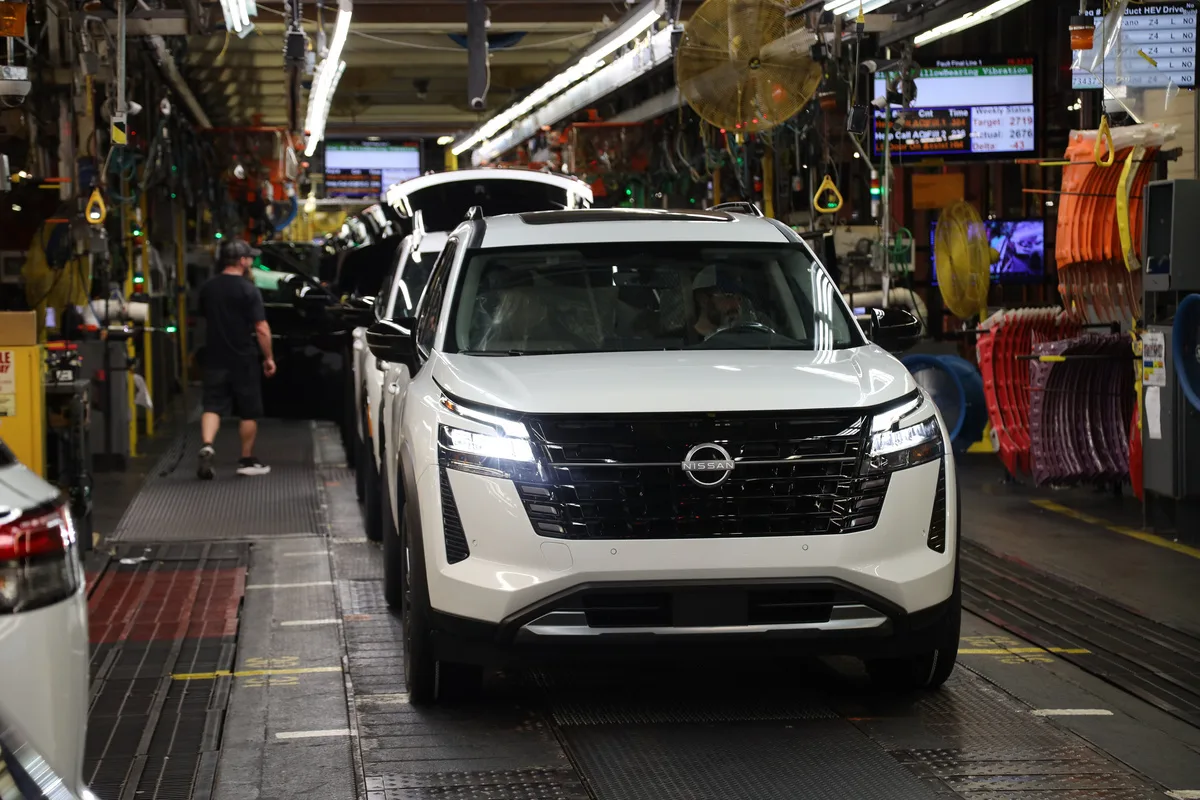 Nissan Marks 40 Years of the Pathfinder With a Burgundy-Trimmed Special Edition