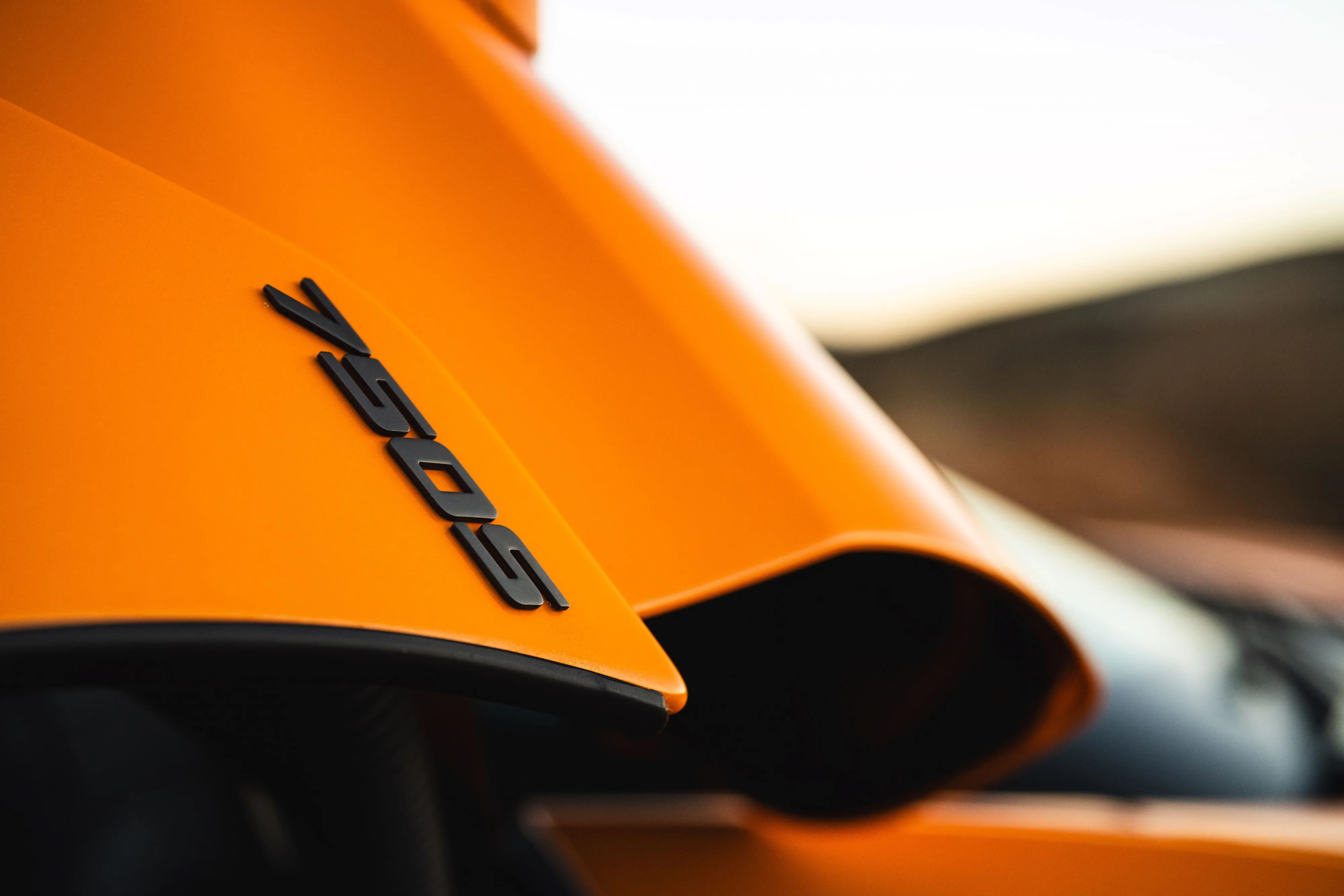 Close up of the 750S badging on the door of a McLaren 750S in Papaya Orange.