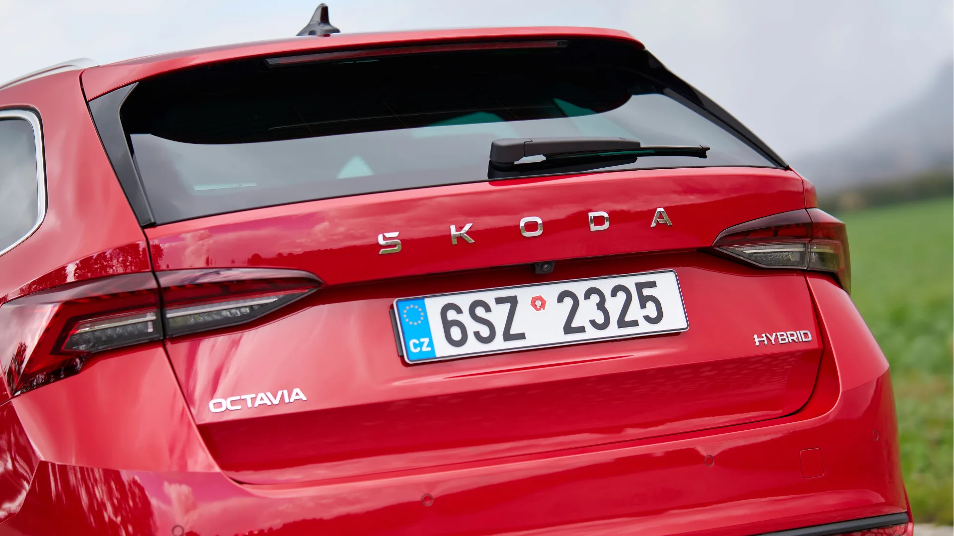 Škoda Adds Self-Charging Full-Hybrid Option to the Octavia